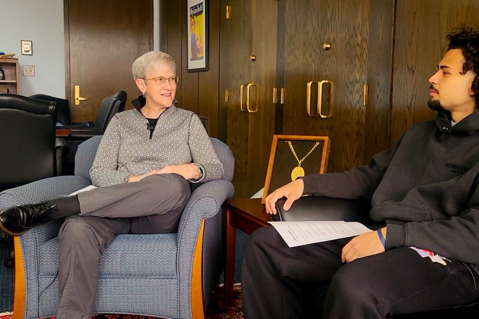 President Stephanie Nesbitt and Communication & Media major Neruda Perdomo ’26 sit in two chairs talking with each other.